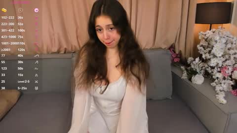 Elizabeth brunette -- Darline blonde  online show from 11.22.25