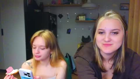 Anna and Luna online show from 04.27.26
