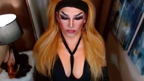 QUEEN MADISON  online show from 02.02.26