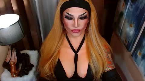 QUEEN MADISON  online show from 02.04.26