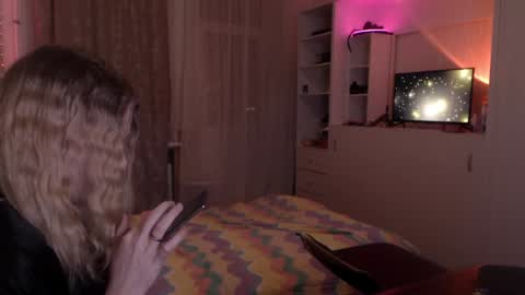 Snapshot of your_horny_friends chatting on 01.28.25 Your Horny Friends online show from 01.28.25