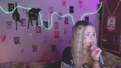 Snapshot of your_horny_friends chatting on 10.14.25 Your Horny Friends online show from 10.14.25