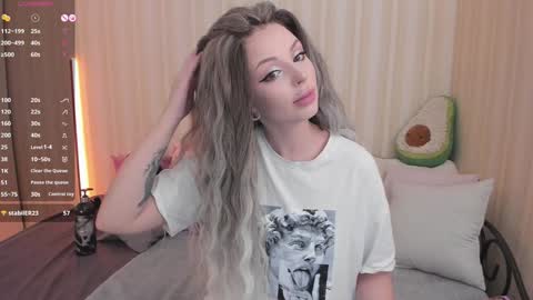 Snapshot of youreyesgazm chatting on 02.08.25 Mary online show from 02.08.25