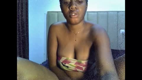 Snapshot of yourfavcamgirl_ chatting on 09.10.25 favcamgirl online show from 09.10.25