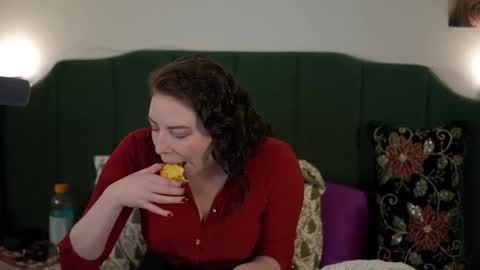 Snapshot of yourgirlsarlei chatting on 11.22.25 Sarlei Sar-uh-lie online show from 11.22.25