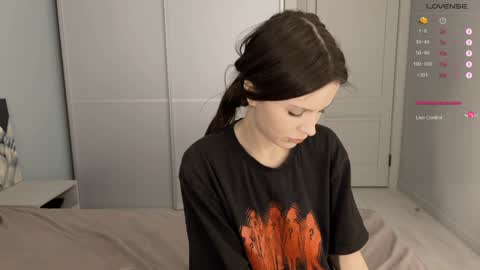 Snapshot of yourher0in chatting on 12.14.24 Aida online show from 12.14.24