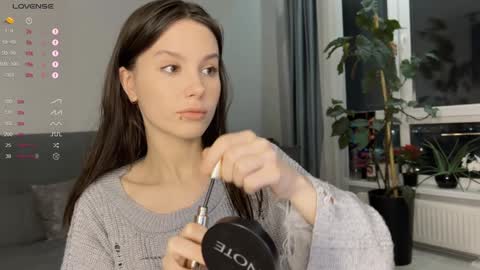 Snapshot of yourher0in chatting on 12.20.24 Aida online show from 12.20.24