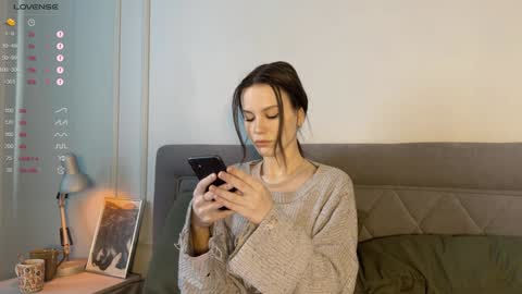 Snapshot of yourher0in chatting on 12.24.24 Aida online show from 12.24.24