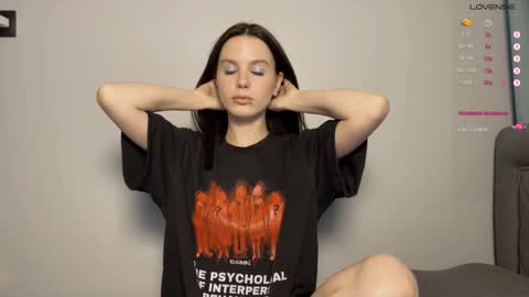 Snapshot of yourher0in chatting on 12.31.24 Aida online show from 12.31.24