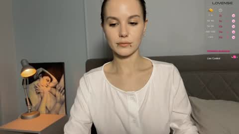 Snapshot of yourher0in chatting on 01.06.25 Aida online show from 01.06.25