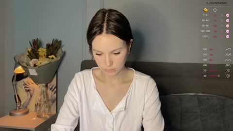 Snapshot of yourher0in chatting on 01.10.25 Aida online show from 01.10.25