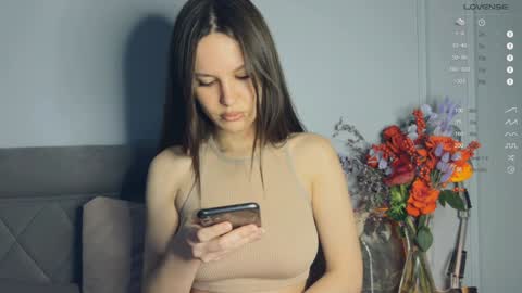 Snapshot of yourher0in chatting on 02.04.25 Aida online show from 02.04.25