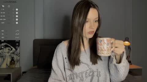 Snapshot of yourher0in chatting on 02.05.25 Aida online show from 02.05.25