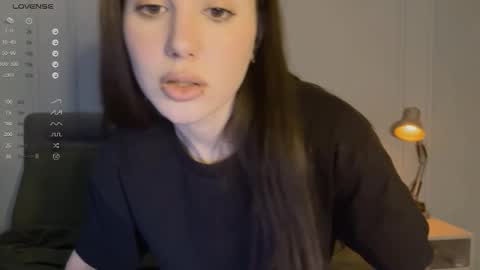 Snapshot of yourher0in chatting on 02.15.25 Aida online show from 02.15.25