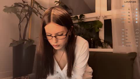 Snapshot of yourher0in chatting on 03.01.25 Aida online show from 03.01.25