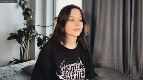 Snapshot of yourher0in chatting on 03.12.25 Aida online show from 03.12.25