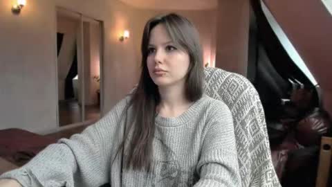 Snapshot of yourher0in chatting on 09.24.25 Aida online show from 09.24.25