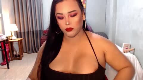 Snapshot of yourhighnesscassy chatting on 12.12.24 Cassy online show from 12.12.24