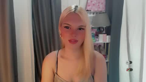 Snapshot of yourlovekylie chatting on 06.07.26 KYLIE MORE online show from 06.07.26