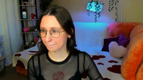 Snapshot of yourlovelystoryy chatting on 06.06.26 Vetta online show from 06.06.26