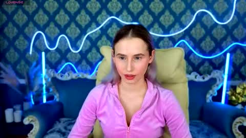 yourmoneyboss_nikki online show from 11.11.25