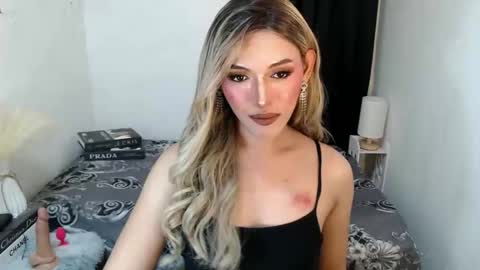 Snapshot of yournaughtykendal chatting on 04.08.26 TIFFANY SUCKING QUEEN online show from 04.08.26