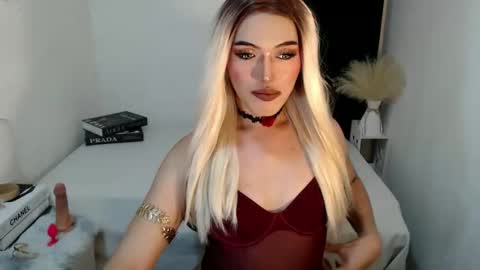 Snapshot of yournaughtykendal chatting on 04.25.26 TIFFANY SUCKING QUEEN online show from 04.25.26