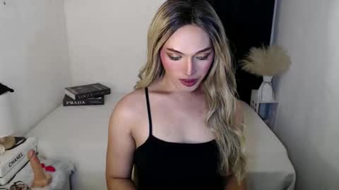 Snapshot of yournaughtykendal chatting on 04.27.26 TIFFANY SUCKING QUEEN online show from 04.27.26