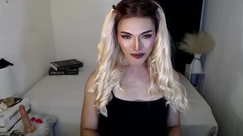 Snapshot of yournaughtykendal chatting on 04.30.26 TIFFANY SUCKING QUEEN online show from 04.30.26