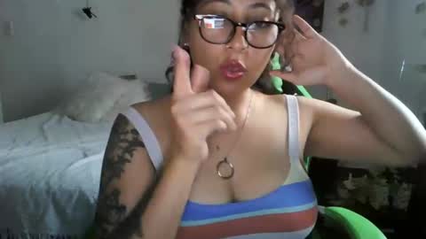 Snapshot of yourownerserena chatting on 01.28.25 Serena online show from 01.28.25