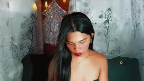 Snapshot of yourqueen_19 chatting on 04.29.26 yourqueen_19 online show from 04.29.26