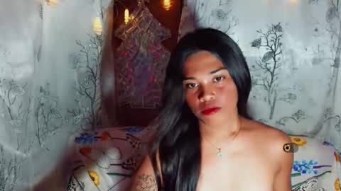 Snapshot of yourqueen_19 chatting on 05.18.26 yourqueen_19 online show from 05.18.26