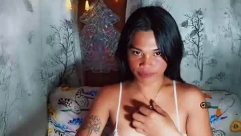 Snapshot of yourqueen_19 chatting on 05.23.26 yourqueen_19 online show from 05.23.26