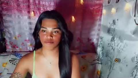 Snapshot of yourqueen_19 chatting on 05.24.26 yourqueen_19 online show from 05.24.26