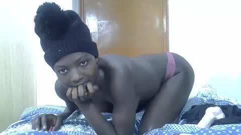 Snapshot of yours_sexy_doll chatting on 09.20.25 yours sexy doll online show from 09.20.25