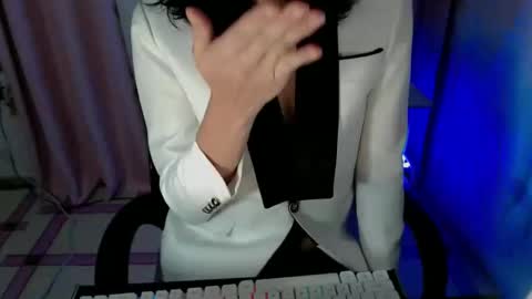 Snapshot of yoursweet_sandra chatting on 10.13.25 MYSTERIOUS QUEEN online show from 10.13.25