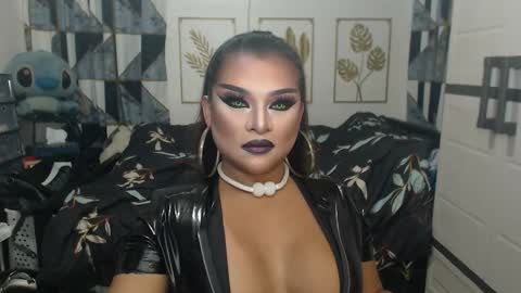 Snapshot of yourtrannyqueenxxx chatting on 09.16.25 Anastacia Grey online show from 09.16.25