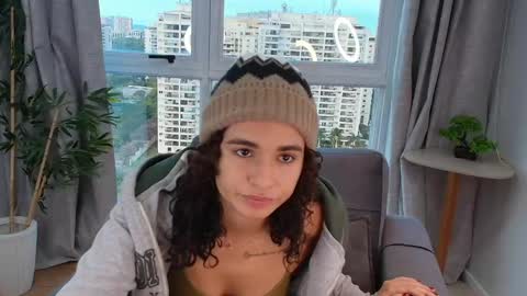Snapshot of ysenne_josse chatting on 05.30.26 Ysenne online show from 05.30.26