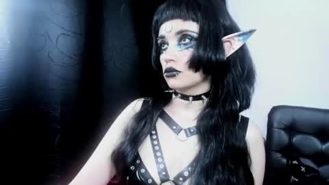 Yue Eclipsa online show from 12.22.25