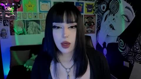    rawr   Anne Independent model      online show from 11.14.25