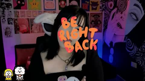    rawr   Anne Independent model      online show from 12.13.25