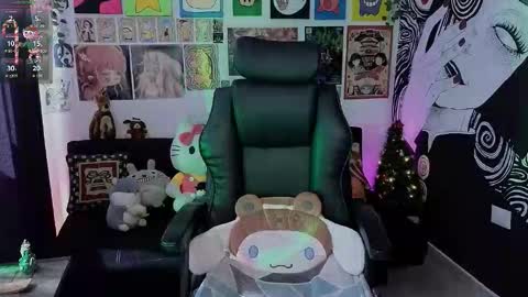    rawr   Anne Independent model      online show from 12.14.25