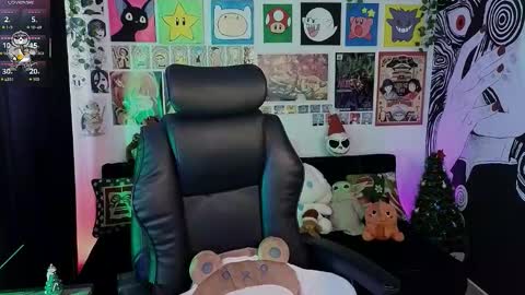    rawr   Anne Independent model      online show from 12.22.25