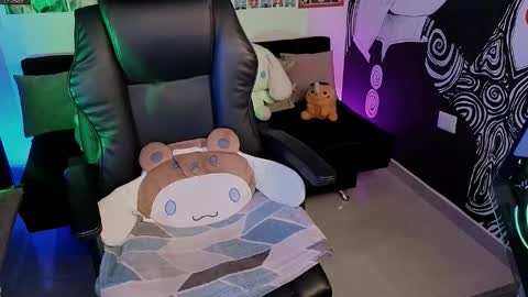    rawr   Anne Independent model      online show from 02.04.26