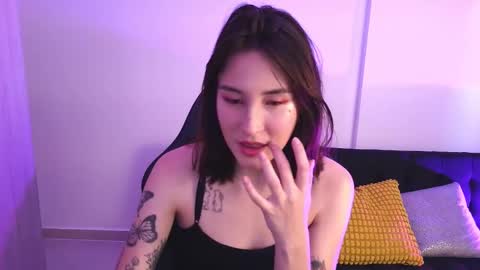 Yulienne online show from 11.28.25