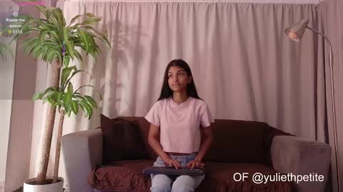 yuliethpetite online show from 11.17.25