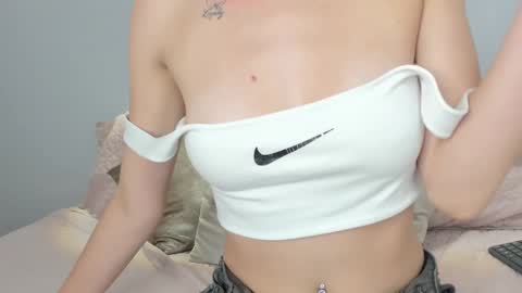 Snapshot of yulievans chatting on 12.24.24 yulievans online show from 12.24.24