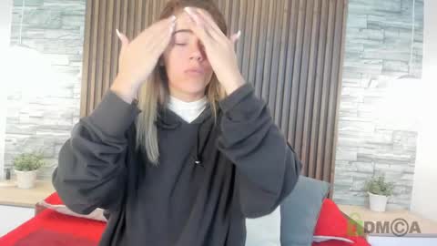 Snapshot of yulievans chatting on 01.03.25 yulievans online show from 01.03.25