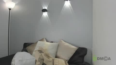 Snapshot of yulievans chatting on 01.12.25 yulievans online show from 01.12.25