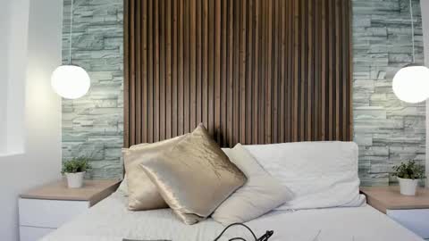 Snapshot of yulievans chatting on 01.18.25 yulievans online show from 01.18.25